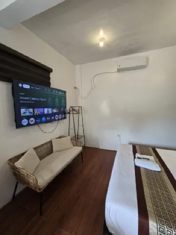 Room 103 Hensonville Malabanias near public market SM Clark Hoteles en 