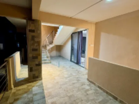 Luxurious Teak Furnished City Apartment w/ Pool Hôtels à : Port-Louis