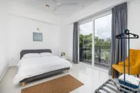 Pendennis Fern - Luxury 4 Bedroom Colpetty Home: Roof Jacuzzi Pool