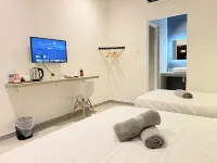 FAT MOM ROOM & STAY - 2-Star
