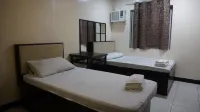 RedDoorz @ Cosmo Hotel Vicente Cruz Sampaloc Manila - parking
