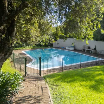 Fern Forest Serene 1 Bed Get-a-way Suite . Long Stays Welcome Hotels near Northgate Ice Rink