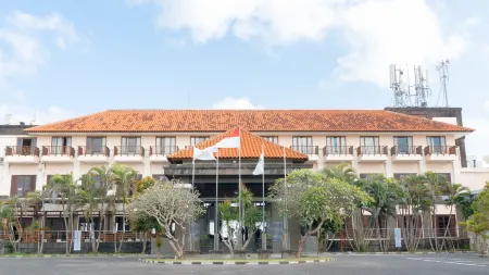 New Kuta Hotel by LORIN Отели рядом с достопримечательностью «Thomas Beach»