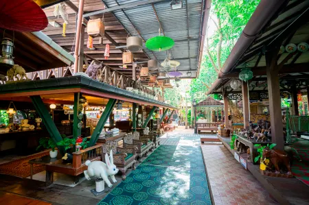 Banmai Vintage Отели рядом с достопримечательностью «Wat Kaeng Klang Dong»