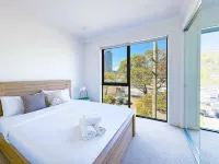 Bright 3 level townhouse