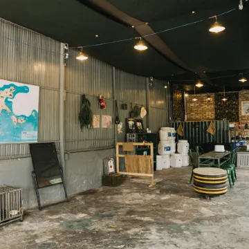 The snail haven pub and stay Отели рядом с достопримечательностью «Пляж Анхай»