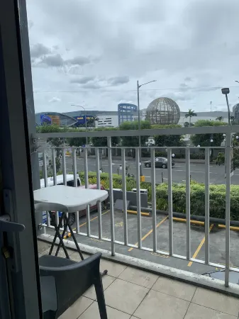 MOA Shell Residence tower A Kai’STAYCATION Отели рядом с достопримечательностью «The Grand Towers Manila»