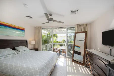 Beach Living at Island Pine Villas BLAW Отели рядом с достопримечательностью «Clock Tower»