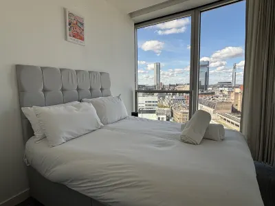 City Skyline Stay in Iconic Rotunda, Birmingham Hotels in Digbeth