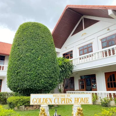 Golden Cupids Hotel Отели рядом с достопримечательностью «Университет Мэ Джо»
