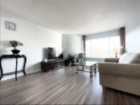 Hanna house - 2nd Floor Queen room with private full bathroom