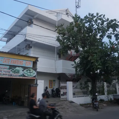 OYO 94020 Lia Kost Syariah Near Perkuburan bontonompo kahar muzakkar Hotels in Gowa