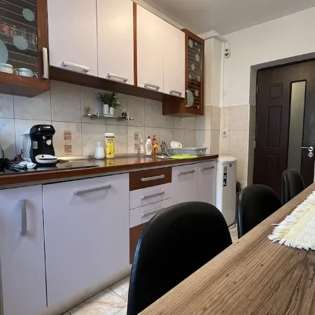 Brașov Hillside Apartment close to the Old Town Отели рядом с достопримечательностью «Аквапарк Paradisul Acvatic»