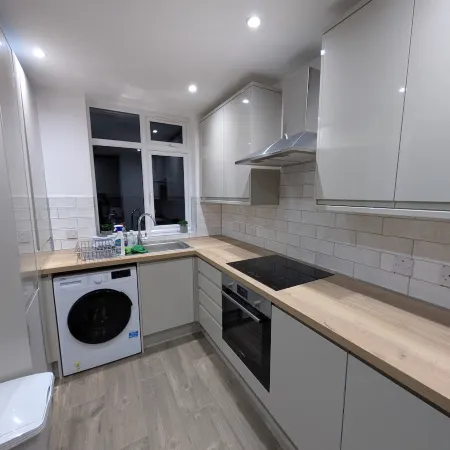 10min to University, Airport dart & train station