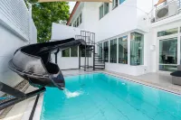SeaBreeze Grand Pool Villa Pattaya - Villas