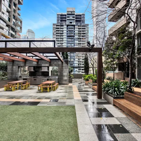 Compact & Comfortable | Spencer St Studio - C13