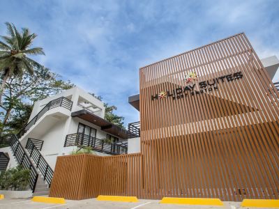 HOLIDAY SUITES PORT BARTON