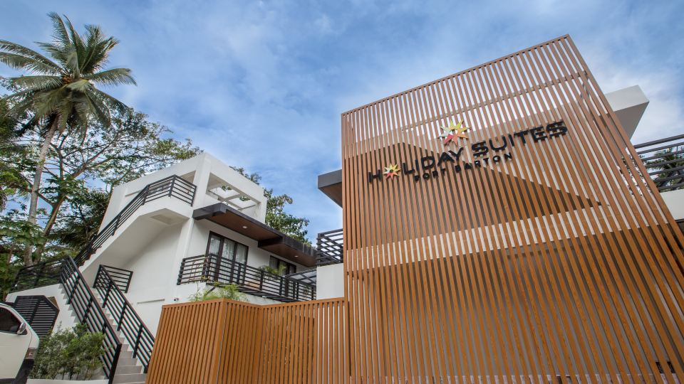 HOLIDAY SUITES PORT BARTON