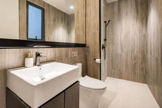 Two-Bedroom Luxury Suite with Bathtub, Netflix, Low Floor