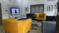 Devon's 5BR pool villa, gated in Sun City Estate, Abuja - Condos