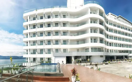 Labersa Hotel & Convention Center Samosir Отели в г. Samosir Regency