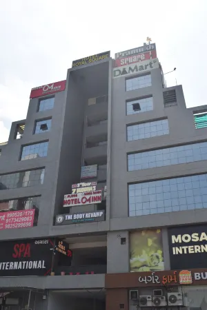 HOTEL ROYAL SQUARE Отели рядом с достопримечательностью «The Adalaj Stepwell»