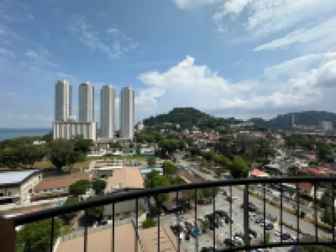 TREEBRIDGE AT TANJUNG BUNGAH Hotels near Blue Whale Cruise Sdn. Bhd. - Penang