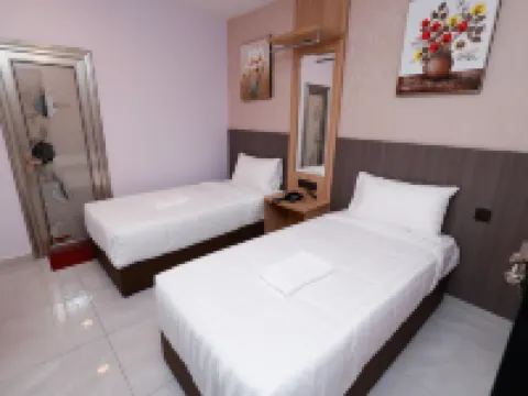 Hotel Mawar Inn Hotel di Tanjung Dua Belas