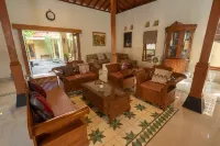 Private Villa - Griya Bayan Kraguman Hotels in Jogonalan