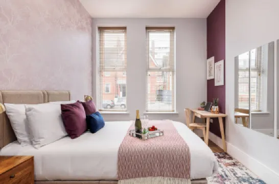 Spacious Seaside 2-Bed Apt w/ Free Gym & Parking Hotels in 