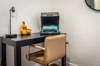 Stylish 2-Bedroom walking distance to Downtown