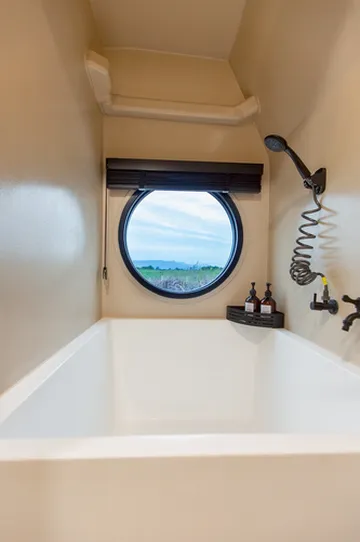 รูปภาพของMint camper car mine hills2