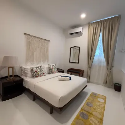 Sunset Beach Retreat & Beach Bistro Hotels near Ferringhi Bay