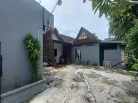 OYO 95109 Eksis Homestay Syariah Hotel di Kecamatan Simo