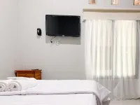 Urbanview Hotel The Corner Pandowo