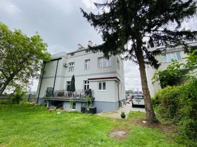 Herrenhaus Honiger – Vienna Airport 11 Min / City Center 12 Min Международный аэропорт Вены: отели