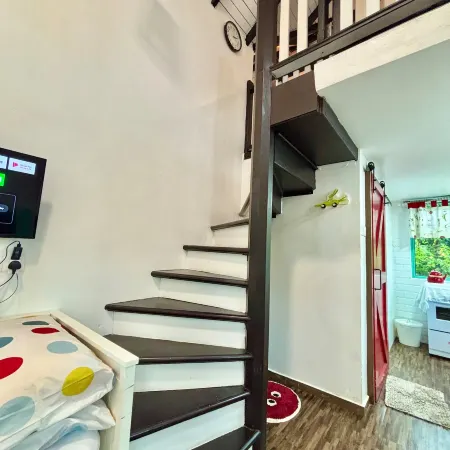 Tiny House near Jetty of Kuala Besut (Netflix WIFI)