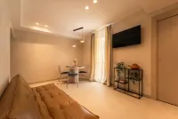 Luxe Apt w/ double terrace in the Heart of Naples - 新規開業