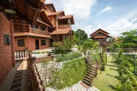 Red House the Garden Stay in Bukit Tinggi by PLAY Hotel dekat Japanese Villacg