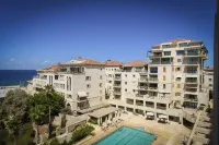 Serene Studio Apt w Balcony by Sea N' Rent Hoteles en Bat Yam