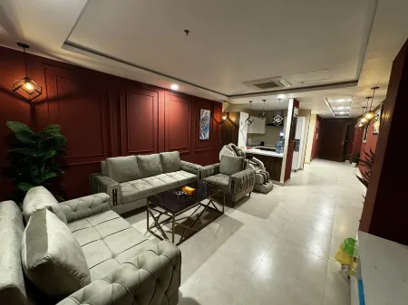 Mici hotel & apartments in Gold crest mall Отели рядом с достопримечательностью «Лахор Юниверсити оф Менеджмент Сайенсиз»