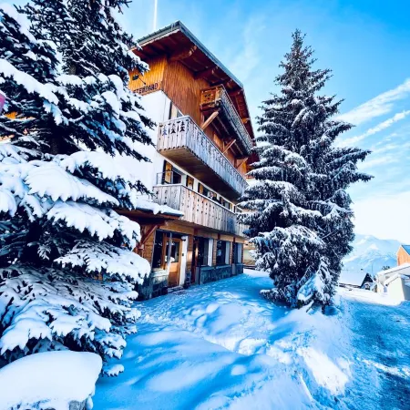 Alpe 1850  one- 8P-50 m from a lift- centre