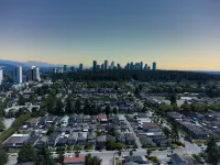 Vancouver quiet cozy 2BR1BA private entry suite near Skytrain