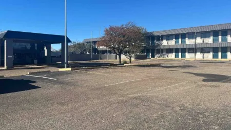 Studio 6 Borger, TX Boom Town Отели в г. Борджер