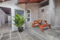 GRIYA BANSU: Ndalem Ibu Homestay Hotels in Ngampilan