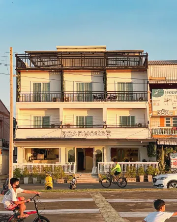 Roadhouse Отели рядом с достопримечательностью «Салакэуку»