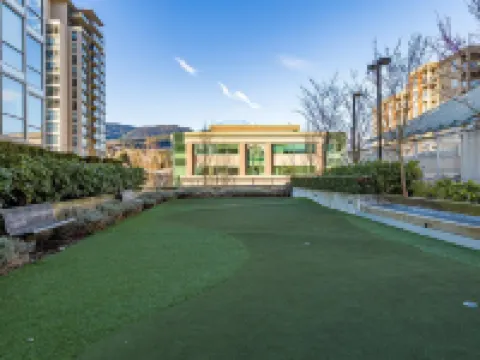 Coquitlam Center Bright & Modern 1BR Parking included Steps to SkyTrain | Pool & Gym Hotels in Coquitlam