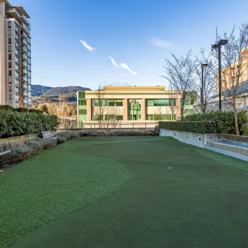 Coquitlam Center Bright & Modern 1BR Parking included Steps to SkyTrain | Pool & Gym