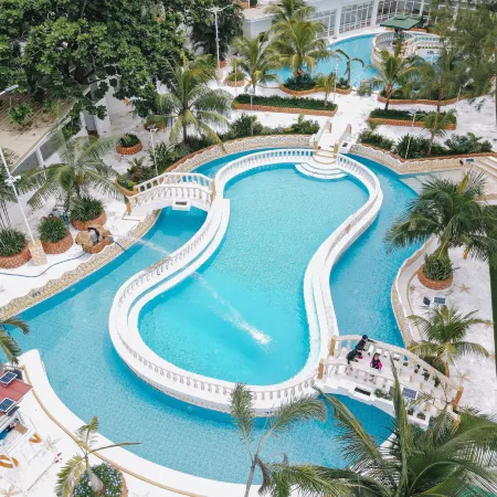 Villa Excellance Beach & Wave Pool Resort - Suites & Villas
