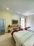 THE CABIN HOTEL AMBASADOR